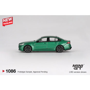BMW M5 (G90) 2024 Isle of Man Green metallic - skala 1:64 - Mini GT